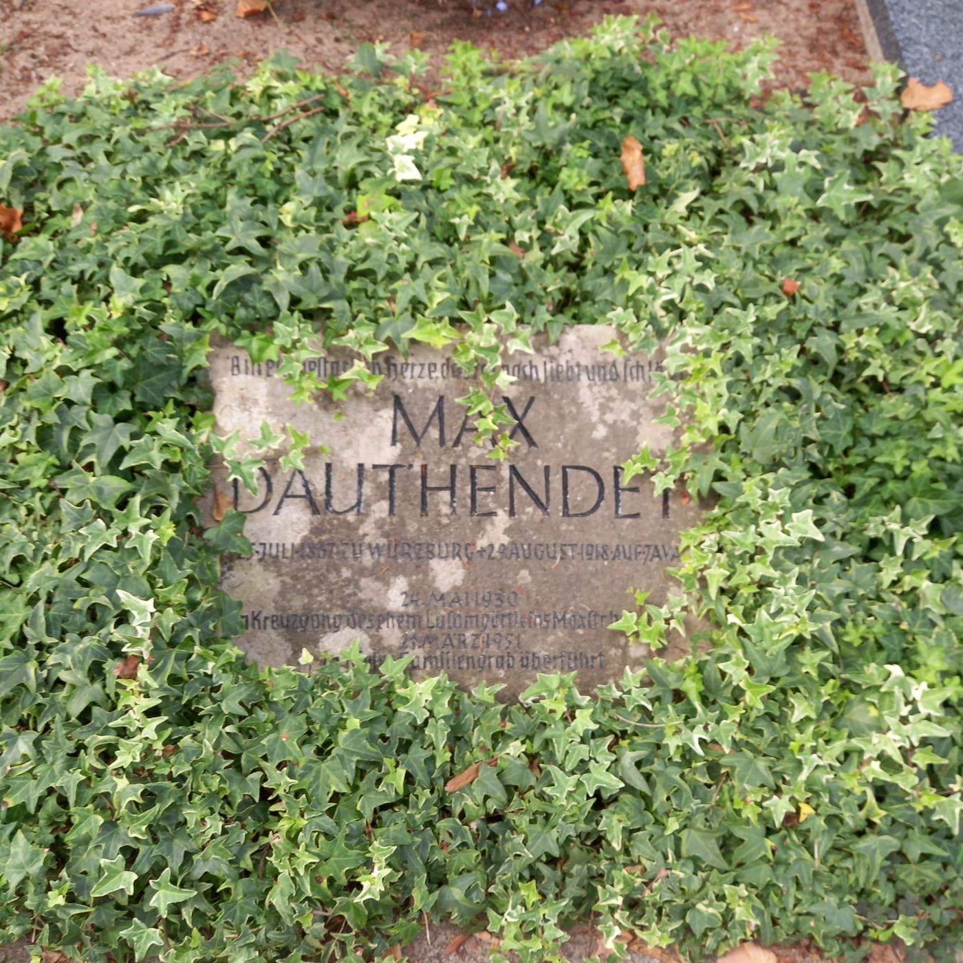 Grabstätte von Max Dauthendey auf Hauptfriedhof Würzburg